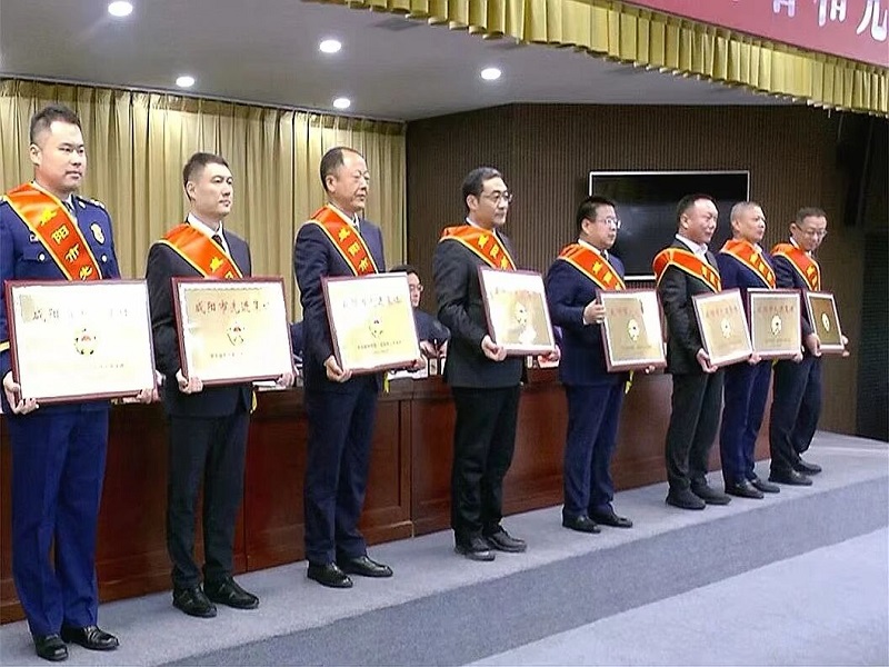 喜報(bào)！咸陽(yáng)路橋工程公司榮獲咸陽(yáng)市 “先進(jìn)集體”榮譽(yù)稱號(hào)